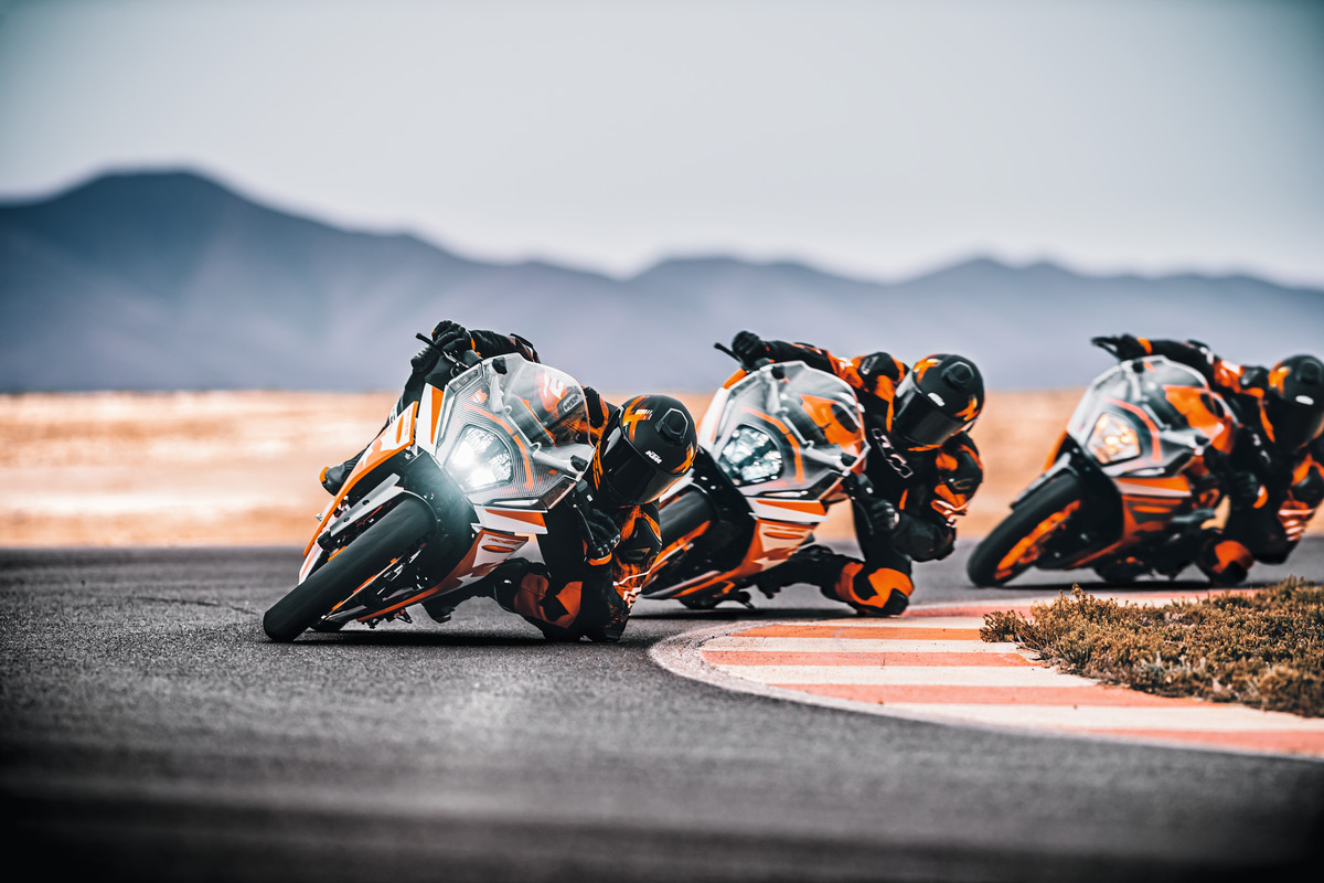 LA GAMA KTM RC 2022 TRASLADA EL ADN RACING DE KTM A LA CALLE